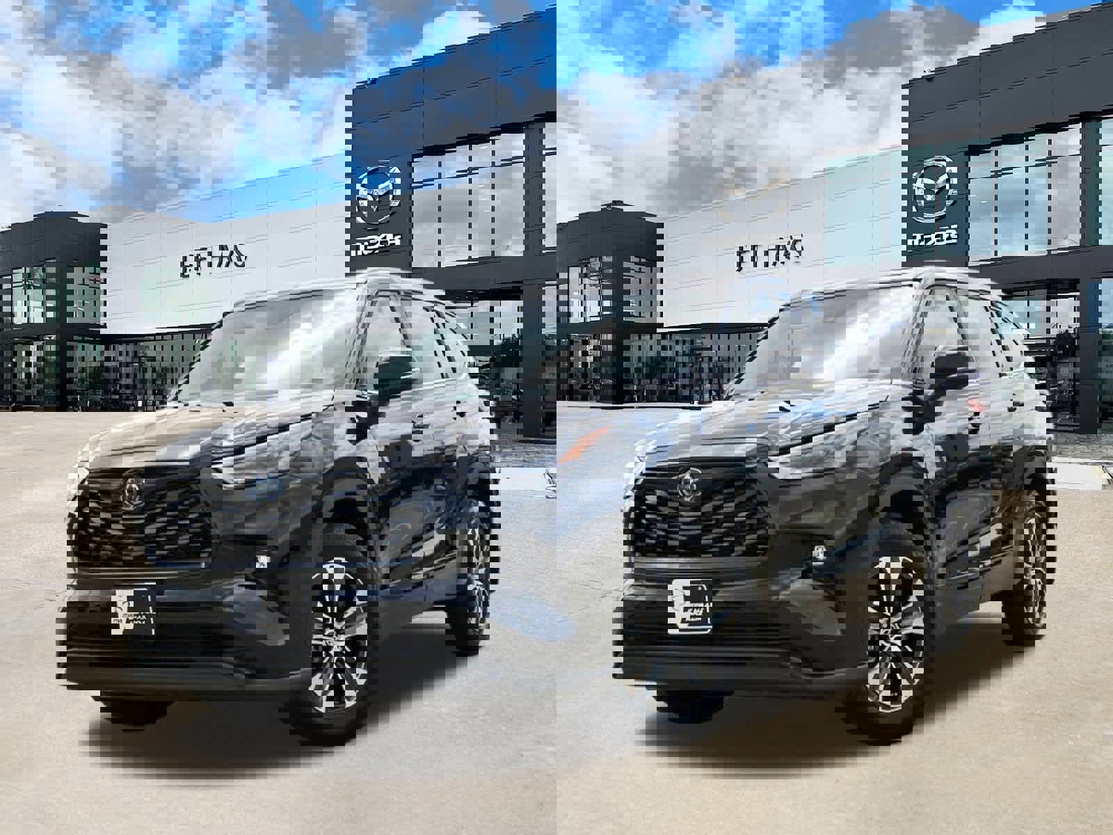 Used 2023 Toyota Highlander XLE image 1