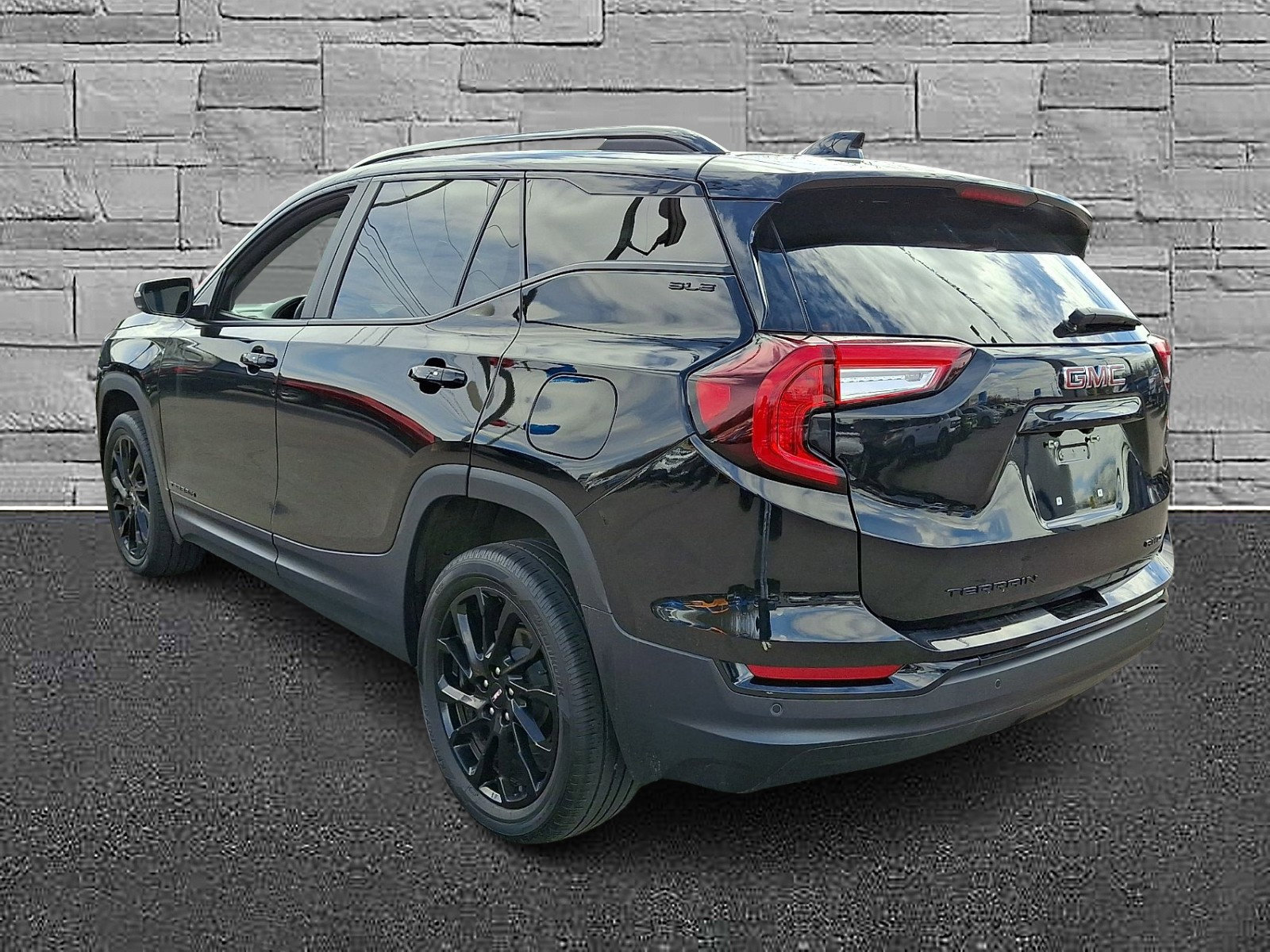 Used 2023 GMC Terrain SLE w/ Driver Convenience Package AWD/4WD image 8