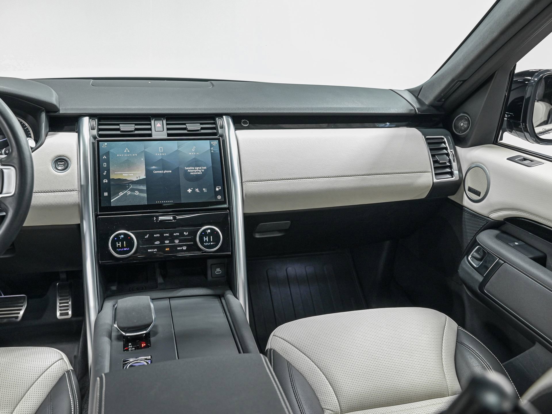 Used 2023 Land Rover Discovery S R-Dynamic image 30