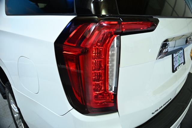 Used 2023 GMC Yukon XL SLT w/ SLT Luxury Package image 11