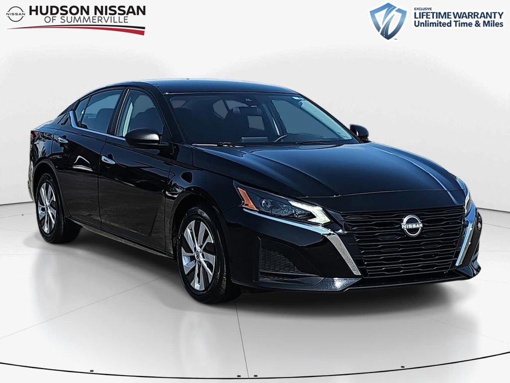 Used 2025 Nissan Altima 2.5 S image 1