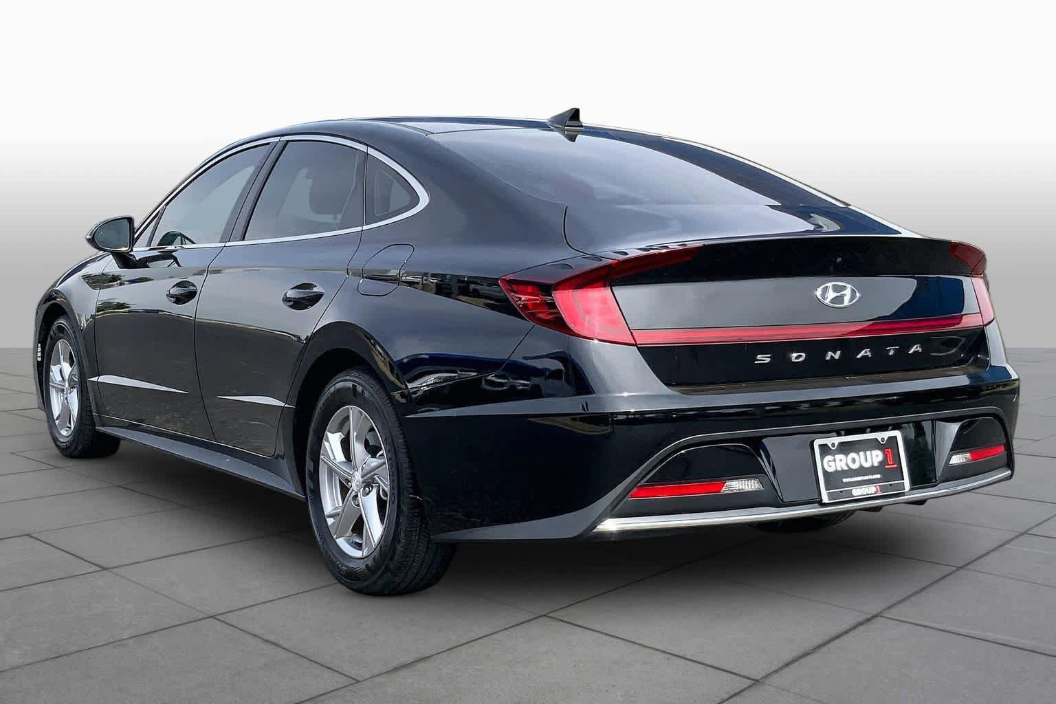 Used 2022 Hyundai Sonata SE w/ Preferred Accessory Package FWD image 11