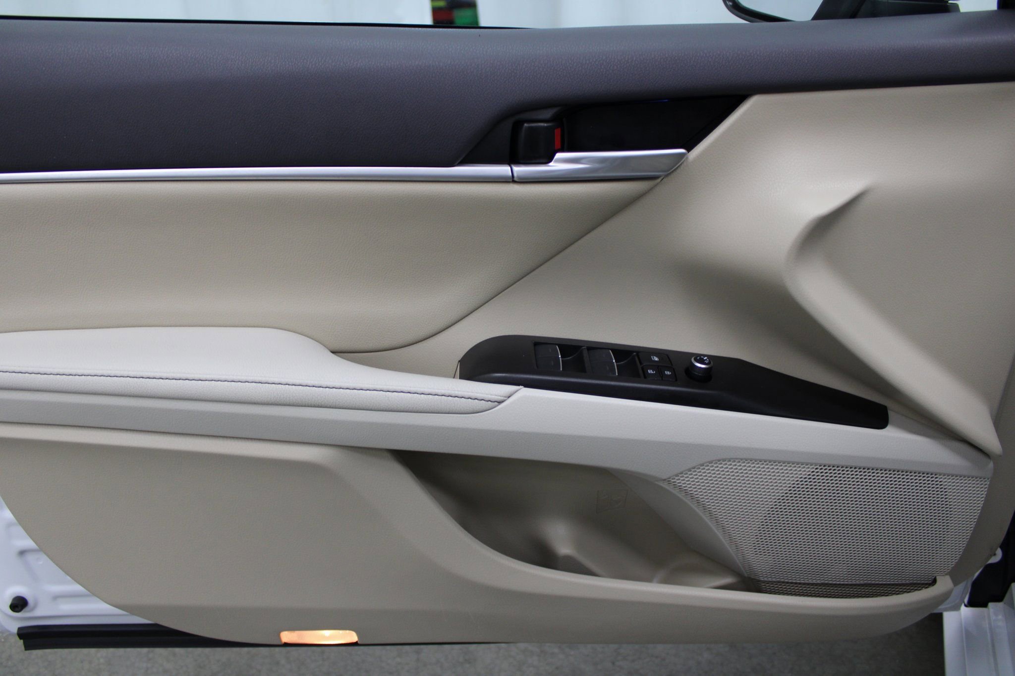 Used 2023 Toyota Camry XLE image 12