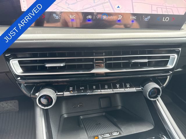 New 2026 Chevrolet Traverse LT w/ Driver Confidence Package FWD image 19