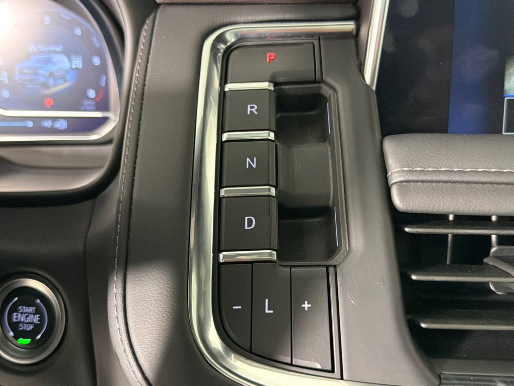 Used 2024 Chevrolet Tahoe Z71 w/ Luxury Package AWD/4WD image 33