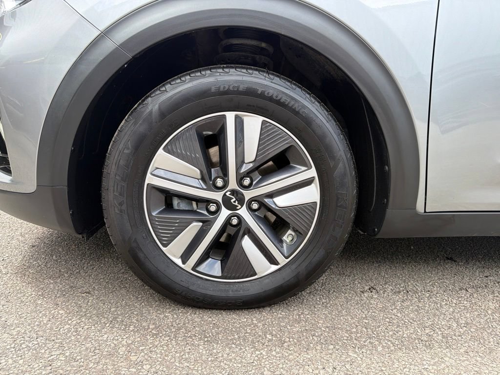 Used 2022 Kia Niro LXS FWD image 12