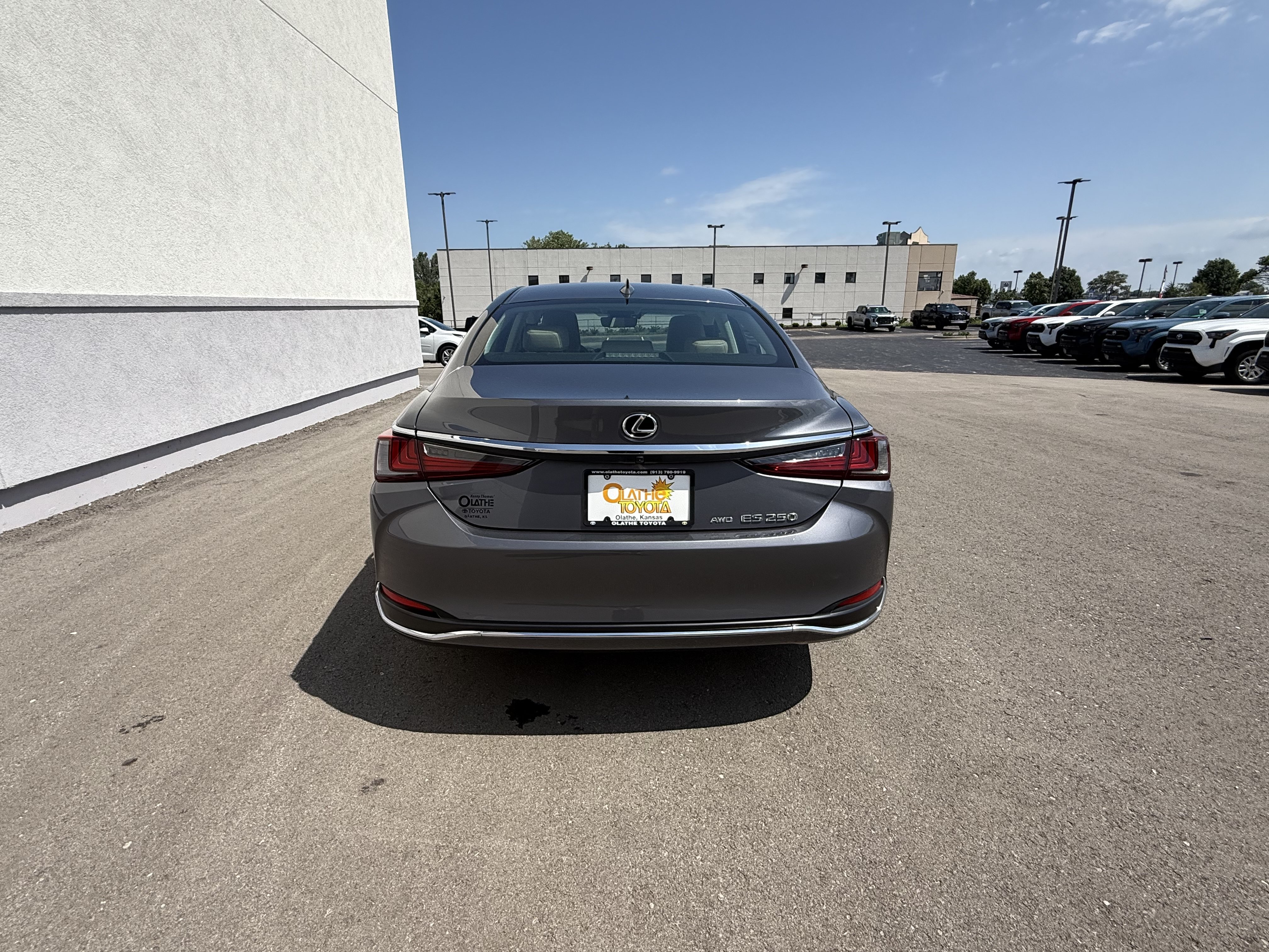 Used 2021 Lexus ES 250 w/ Premium Package AWD/4WD image 28