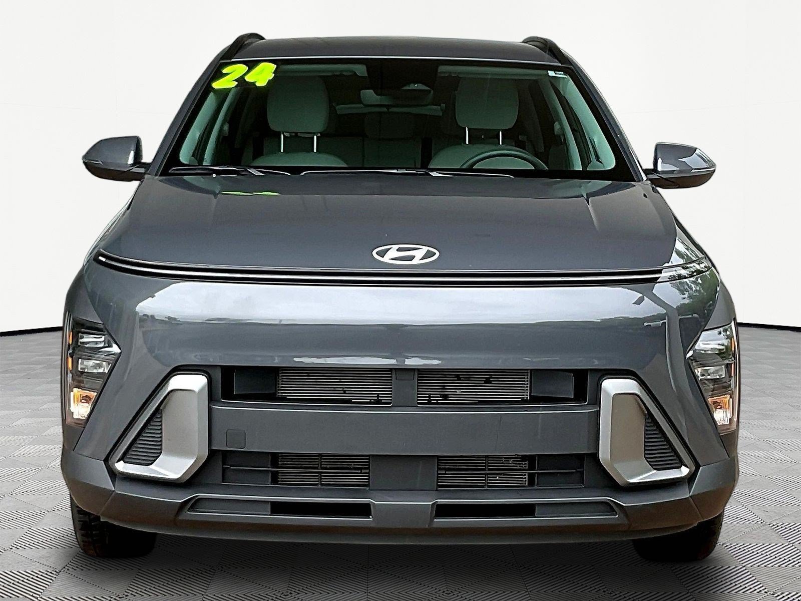 Used 2024 Hyundai Kona SEL FWD image 2