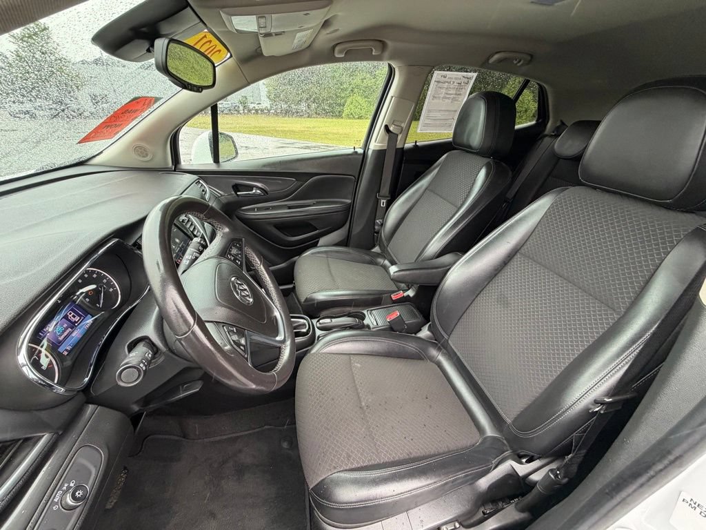 Used 2021 Buick Encore Preferred AWD/4WD image 11