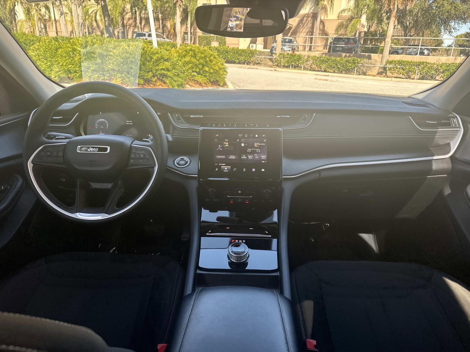 Used 2023 Jeep Grand Cherokee Laredo image 14