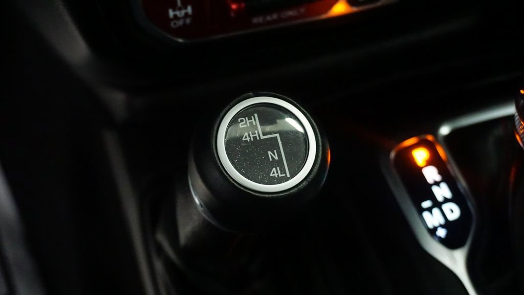 Used 2021 Jeep Wrangler Unlimited Rubicon w/ Uconnect 4C Nav & Sound Group image 28