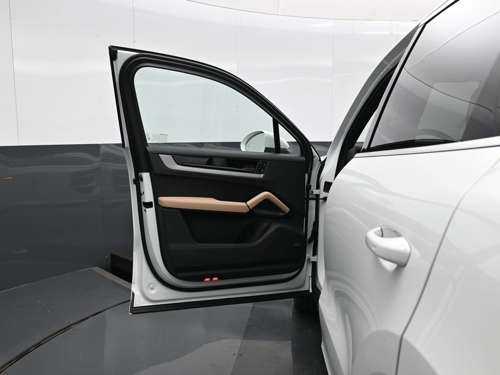 New 2025 Porsche Cayenne image 8