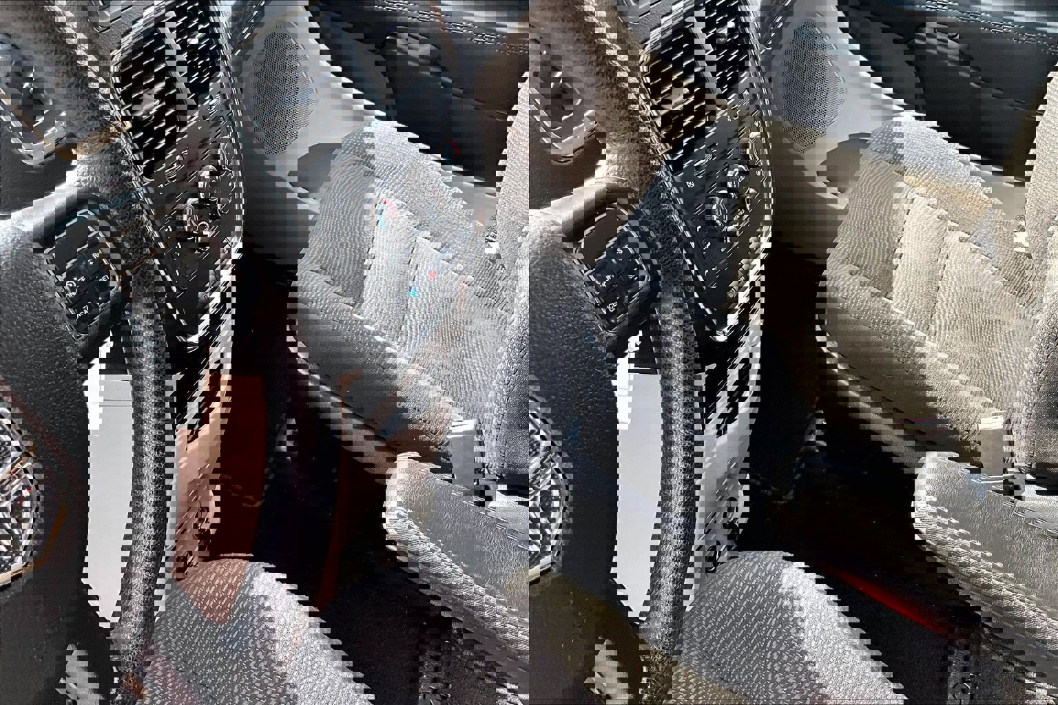 Used 2020 Dodge Grand Caravan SE w/ UConnect Hands-Free Group image 14