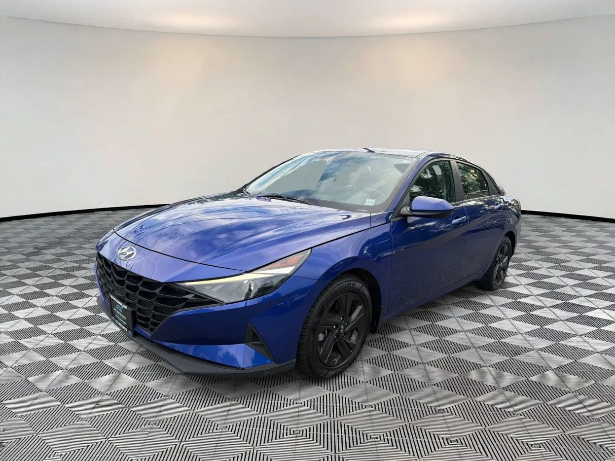 Used 2022 Hyundai Elantra SEL w/ Convenience Package FWD image 3