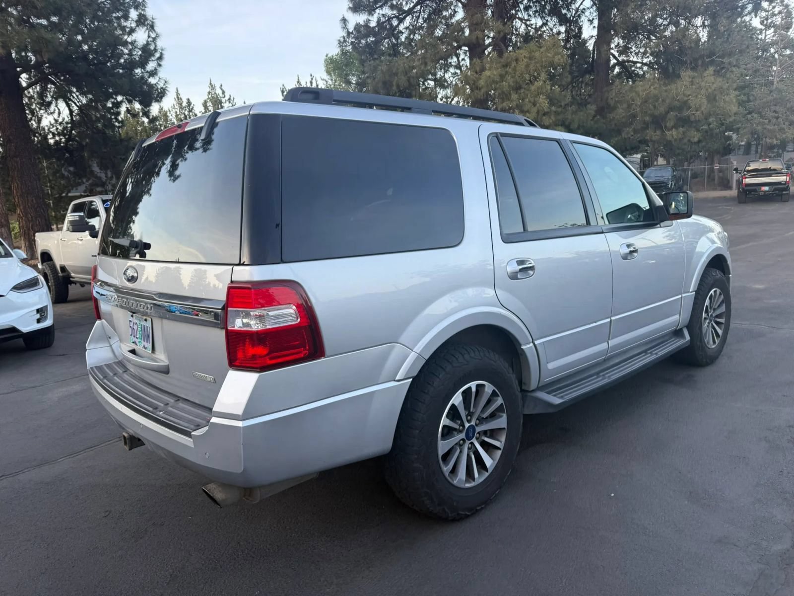 Used 2016 Ford Expedition XLT w/ Equipment Group 202A AWD/4WD image 3