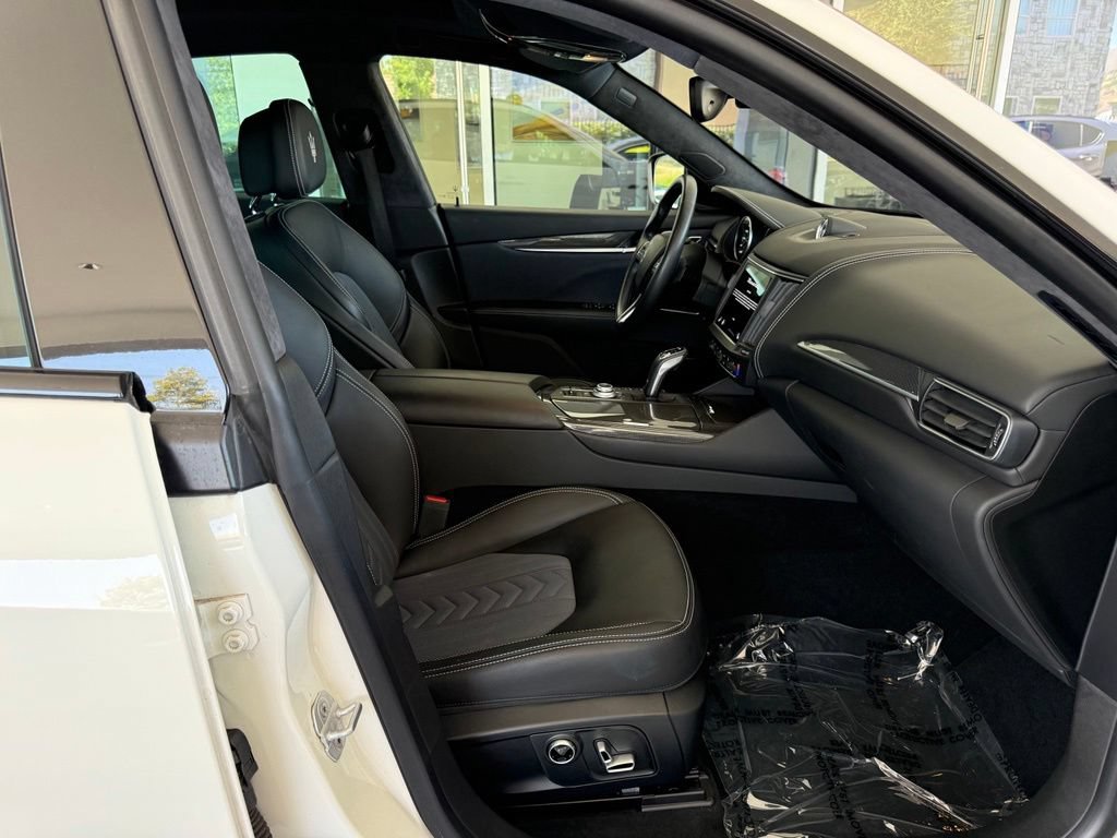 Certified 2022 Maserati Levante GT AWD/4WD image 12
