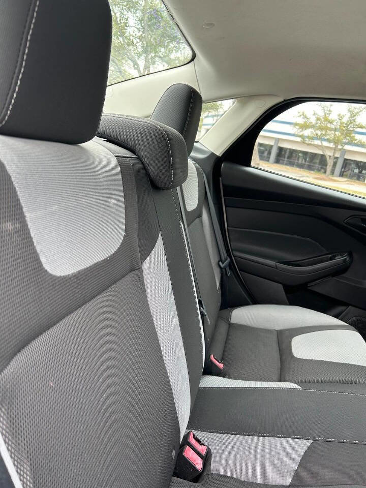 Used 2012 Ford Focus SE w/ SE Sport Pkg image 39