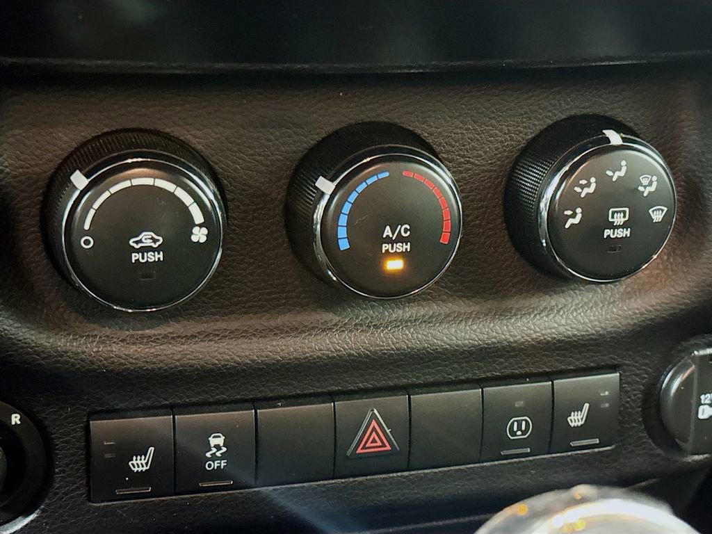 Used 2013 Jeep Wrangler Unlimited Sahara w/ Connectivity Group image 15