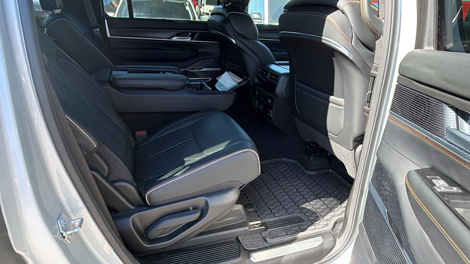 Certified 2025 Jeep Grand Wagoneer Series III w/ Quick Order Packagew 28T AWD/4WD image 22