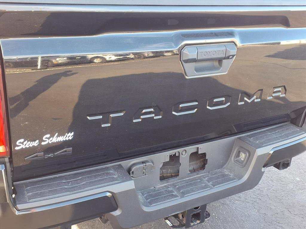 Used 2024 Toyota Tacoma TRD Off-Road image 27