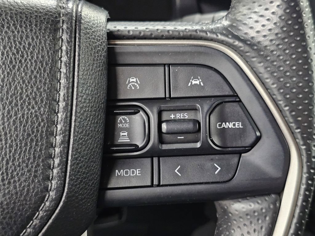 Used 2025 Toyota 4Runner SR5 AWD/4WD image 32