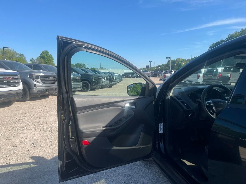 Used 2014 Ford Focus SE FWD image 14