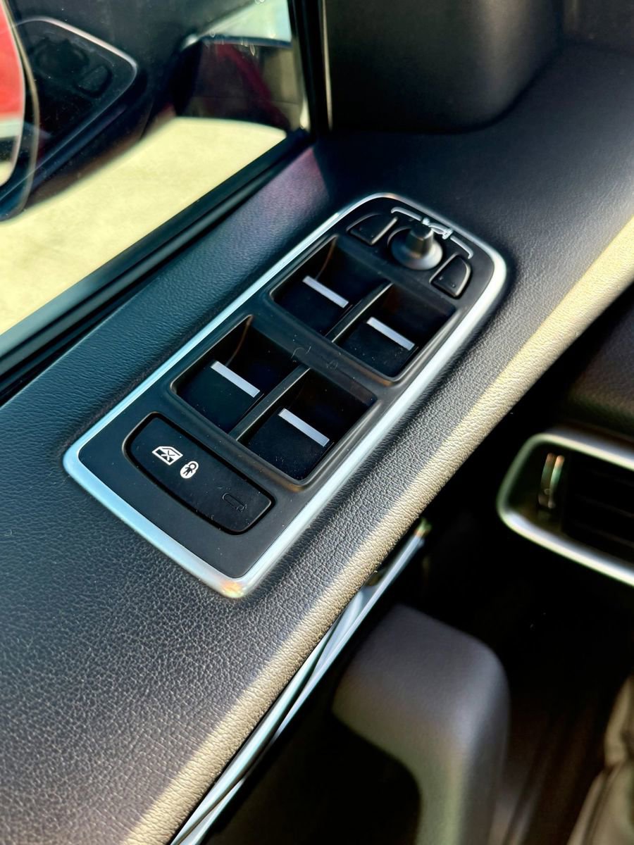 Used 2018 Jaguar F-PACE Premium image 34