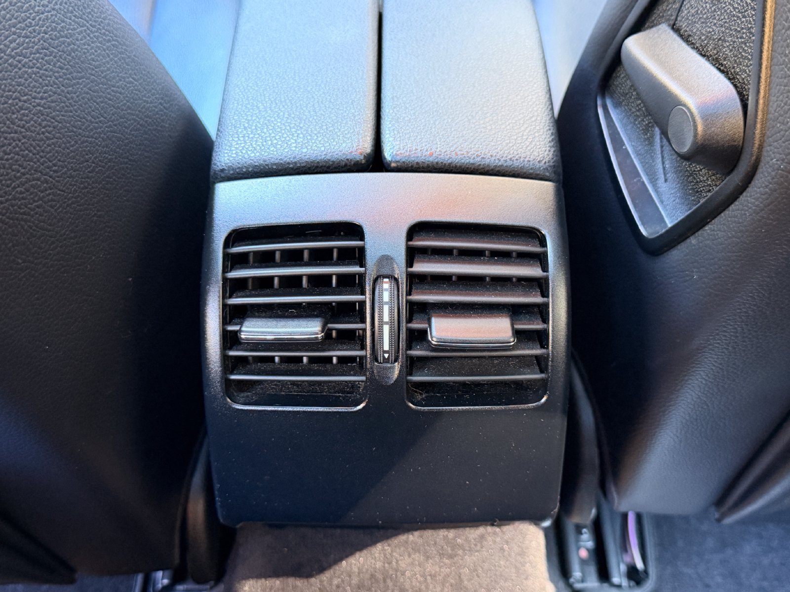 Used 2013 Mercedes-Benz C 250 Sedan image 15