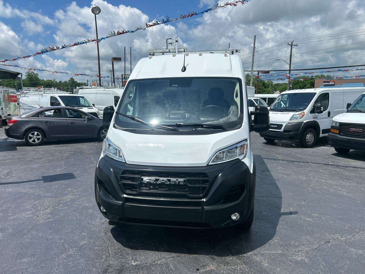 Used 2024 RAM ProMaster 2500 w/ Convenience Group FWD image 2