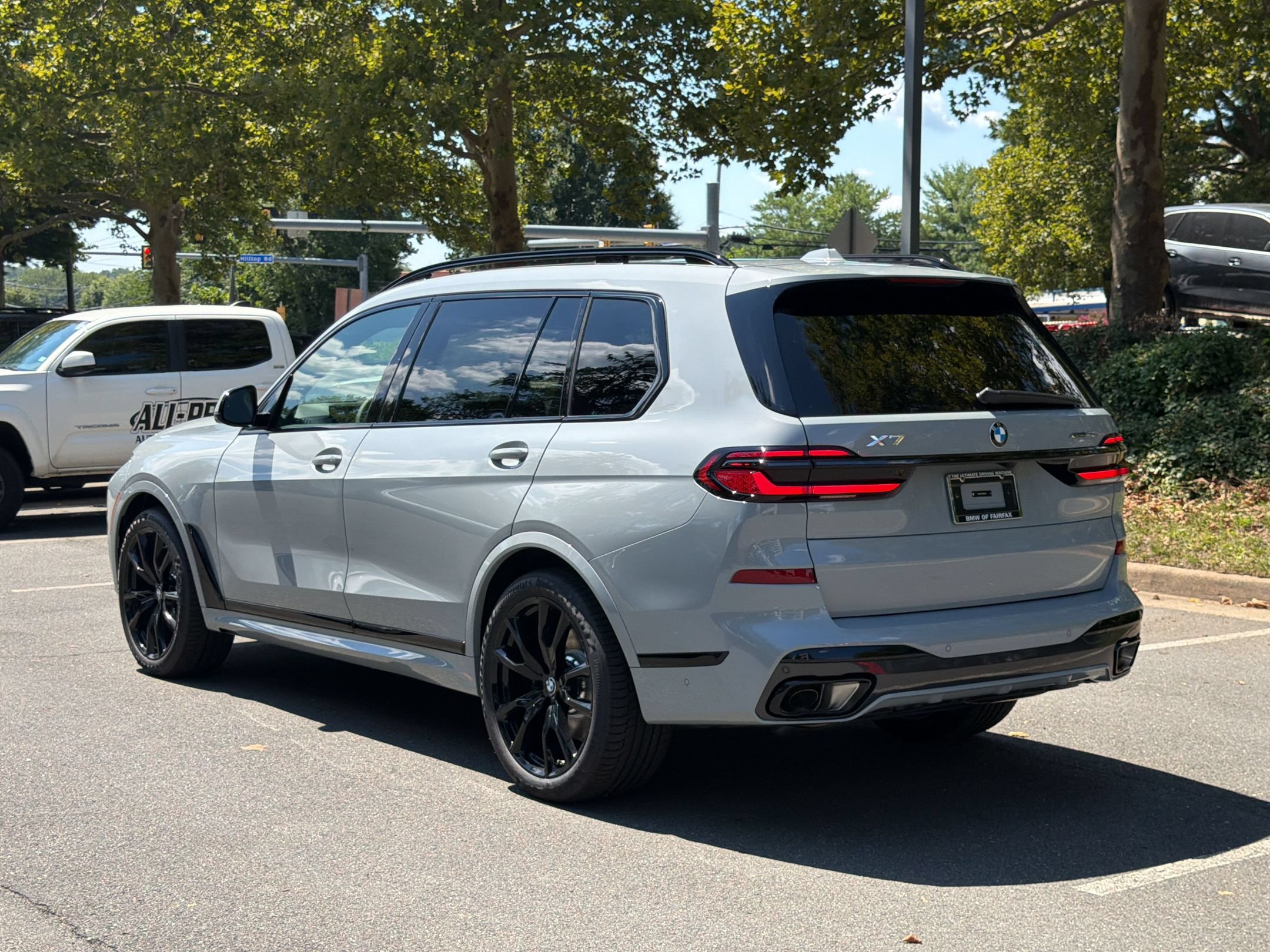 Used 2027 BMW X7 xDrive40i w/ M Sport Package AWD/4WD image 3