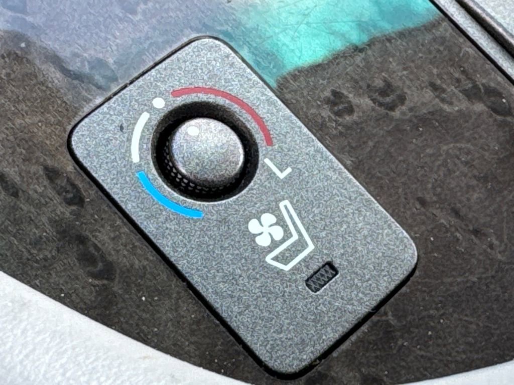 Used 2012 Lexus LS 460 w/ Comfort Pkg image 29