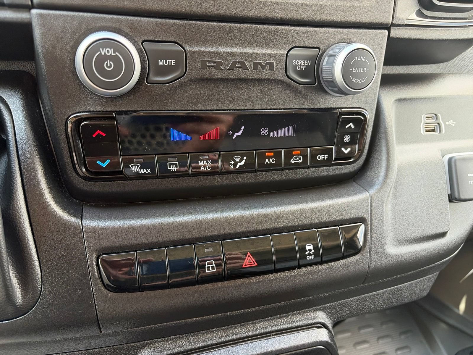 Used 2025 RAM ProMaster 2500 w/ Convenience Group FWD image 27