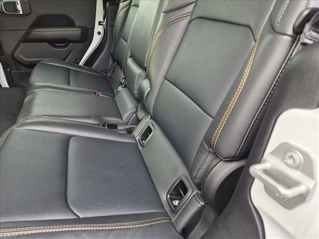 Used 2025 Jeep Gladiator Sport AWD/4WD image 17