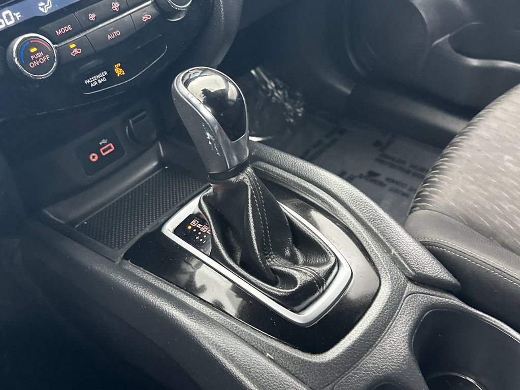 Used 2019 Nissan Rogue SV image 20