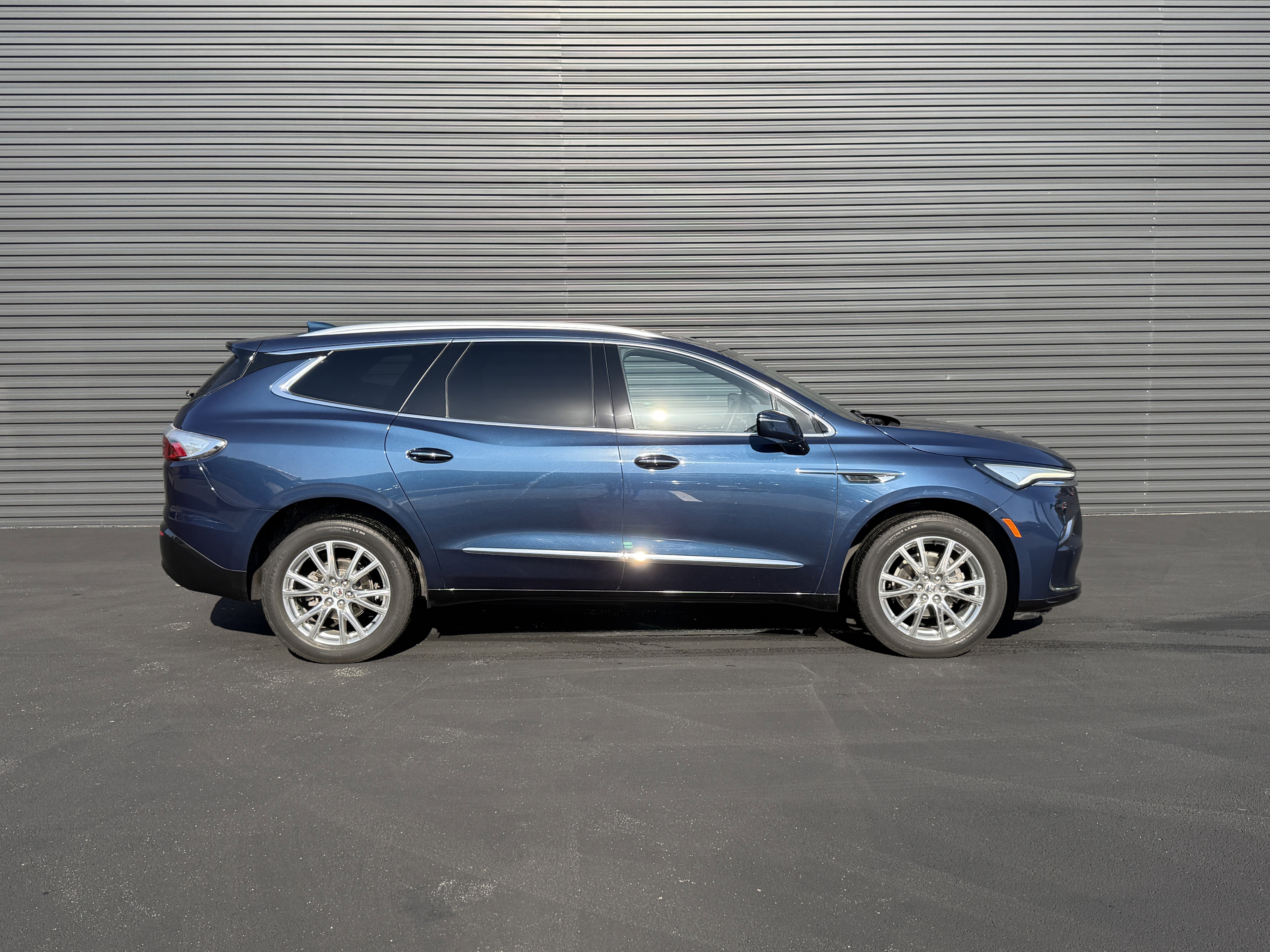 Used 2023 Buick Enclave Essence w/ Experience Buick Package FWD image 8
