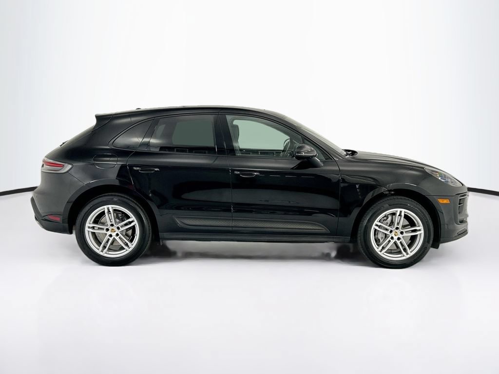 Certified 2024 Porsche Macan AWD/4WD image 8