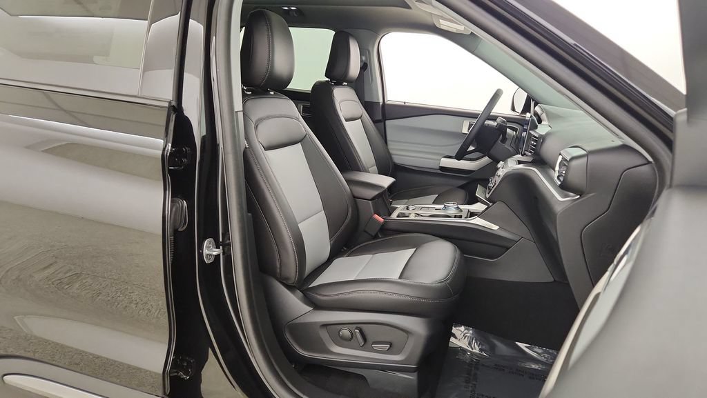 New 2024 Ford Explorer XLT w/ Equipment Group 202A AWD/4WD image 37