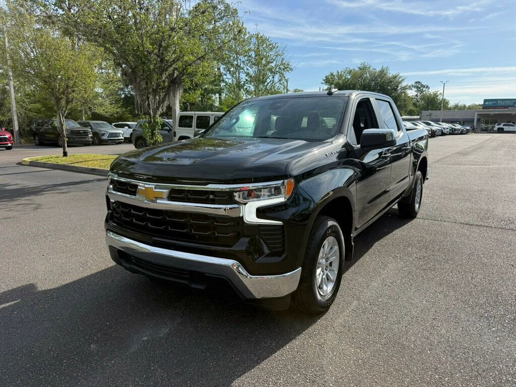 Used 2025 Chevrolet Silverado 1500 LT image 1