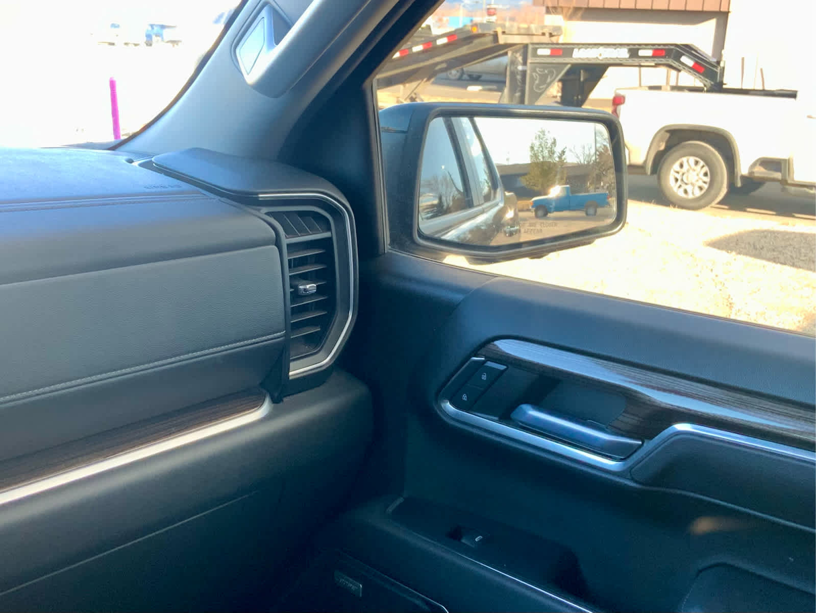 Used 2022 Chevrolet Silverado 1500 LT Trail Boss w/ LT Trail Boss Premium Package image 42