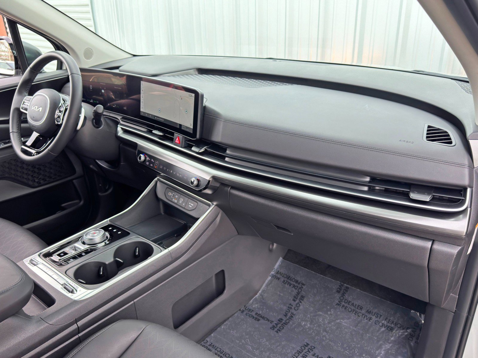 Used 2025 Kia Carnival SX w/ SX Dark Edition Package image 15