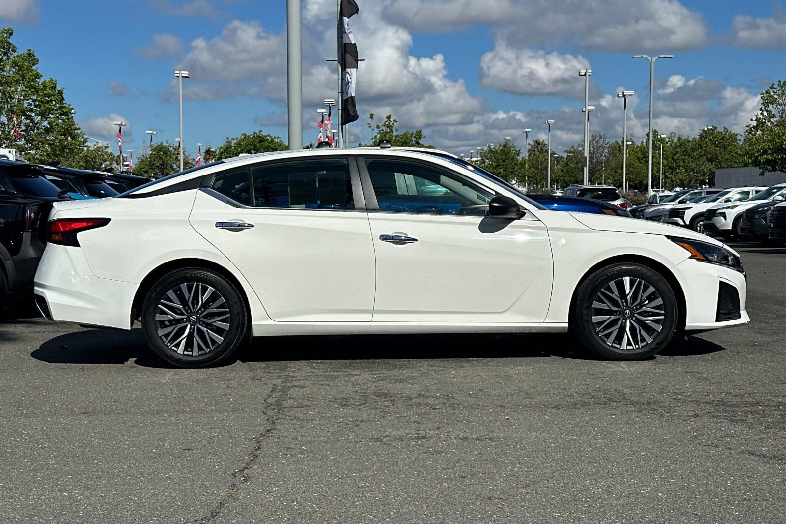 Certified 2025 Nissan Altima 2.5 SV image 3