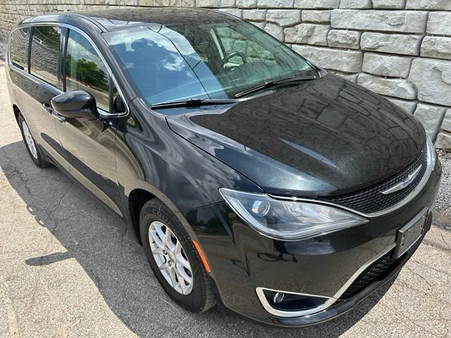Certified 2020 Chrysler Pacifica Touring FWD image 7