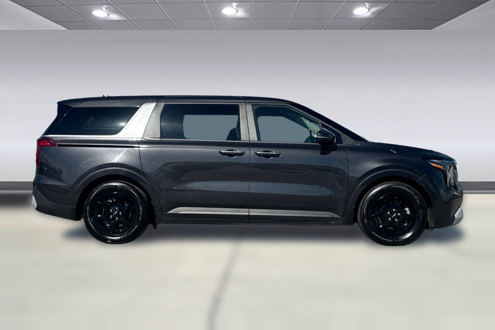 Used 2026 Kia Carnival FWD image 7