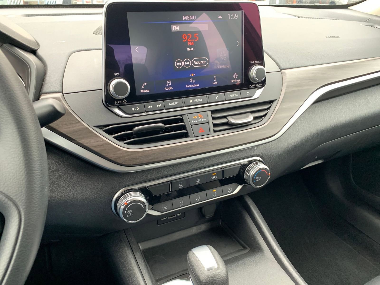 Used 2025 Nissan Altima 2.5 SV image 17