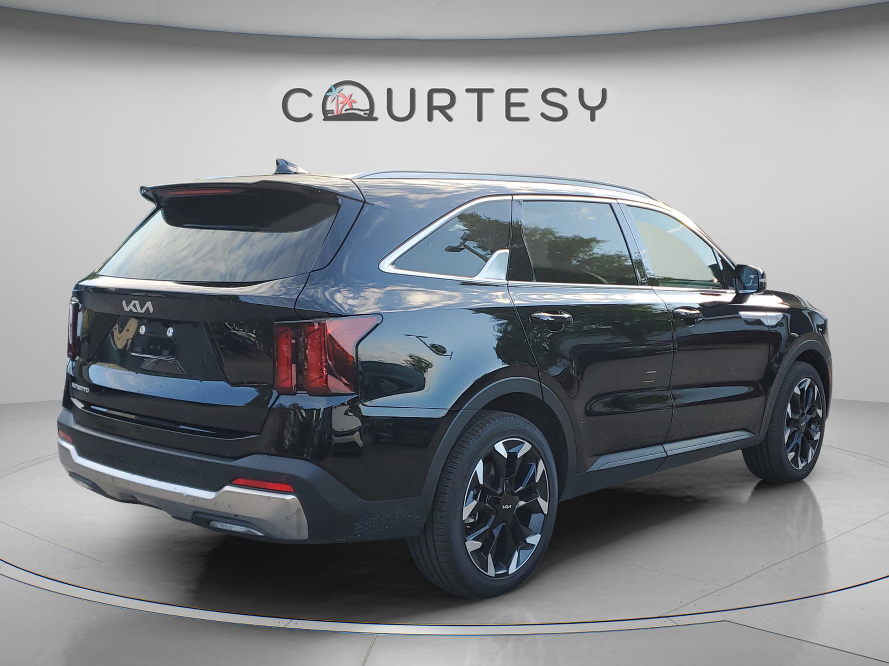 Certified 2025 Kia Sorento EX w/ Panoramic Sunroof Package FWD image 3