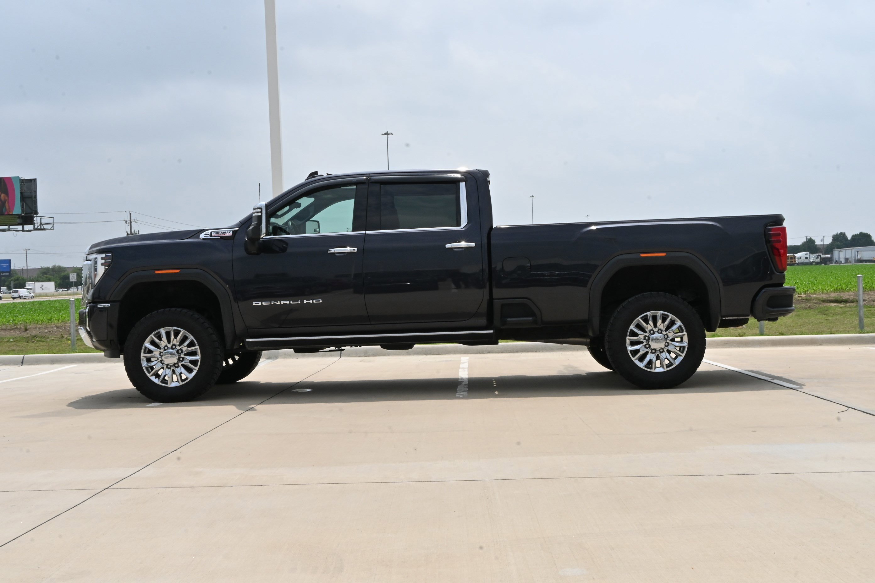 Used 2024 GMC Sierra 3500 Denali w/ Denali Reserve Package AWD/4WD image 6