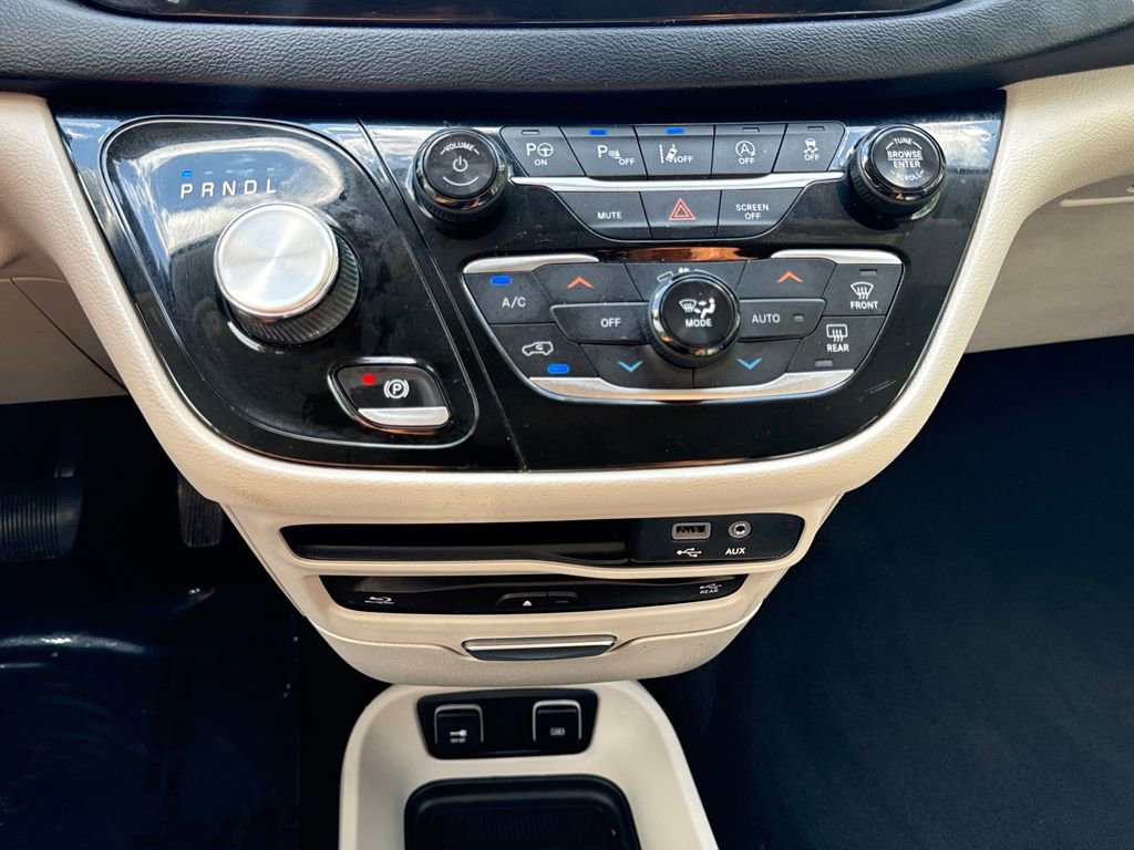 Used 2020 Chrysler Pacifica Touring-L Plus w/ Tire & Wheel Group image 23