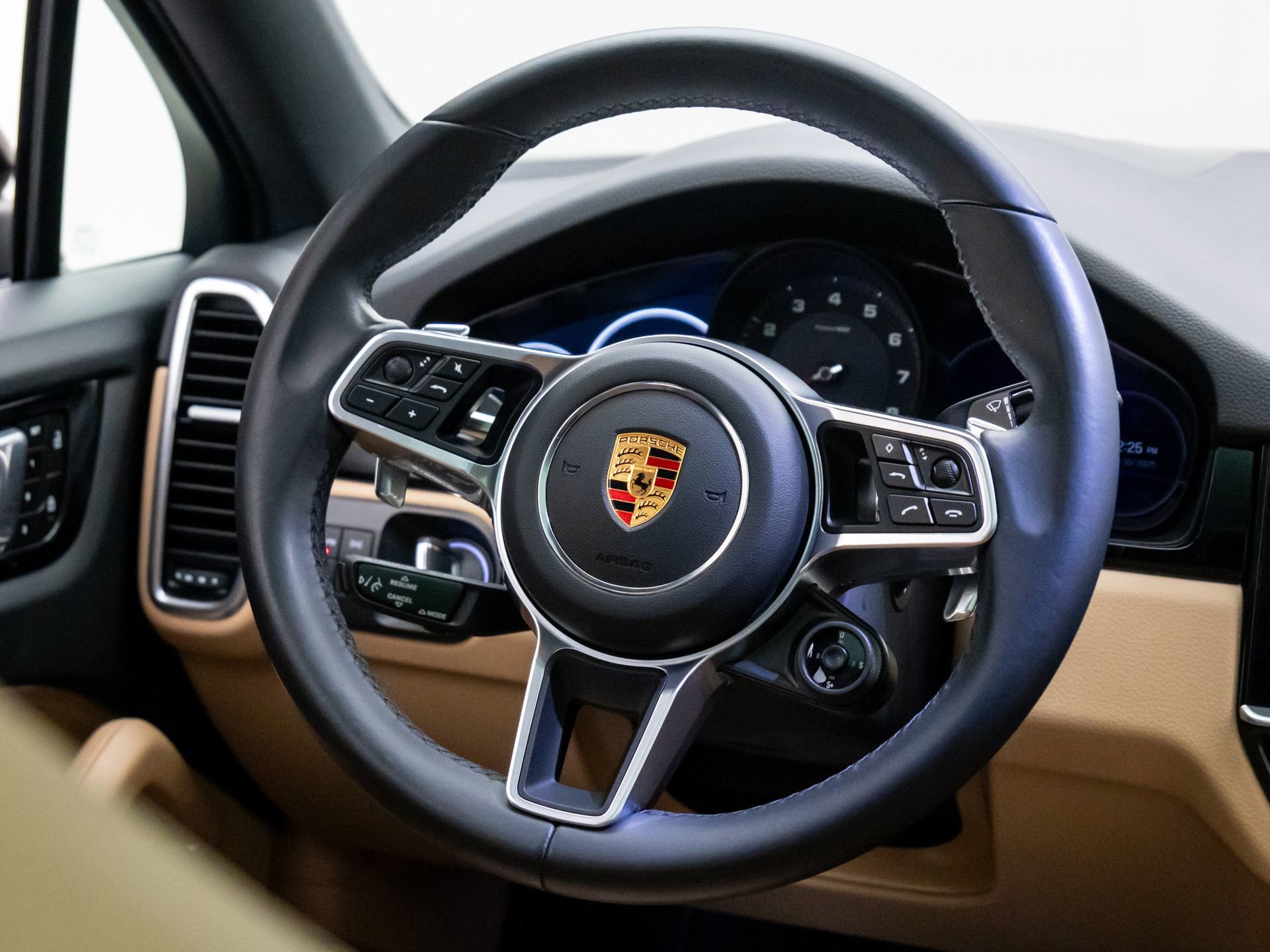 Certified 2023 Porsche Cayenne Platinum Edition image 11