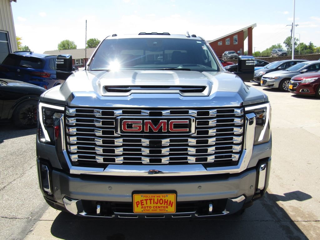 Used 2024 GMC Sierra 2500 Denali w/ Denali Reserve Package AWD/4WD image 13
