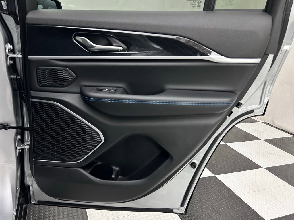 New 2025 Jeep Grand Cherokee Trailhawk w/ Advanced Protech Group II image 27